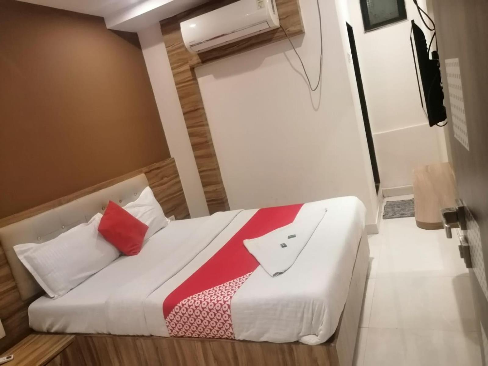 Ruby Hotel Mumbai Exteriör bild